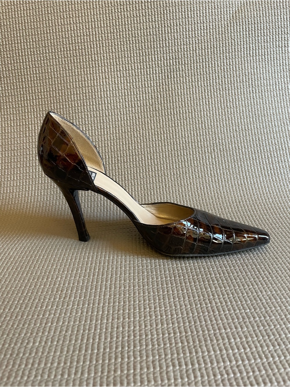 STUART WEITZMAN D’Orsay Patent Italian Croc Embossed Leather Pointed Toe pumps 7